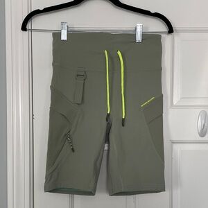 Lululemon Green Cargo Drawstring Bike Shorts Size 6